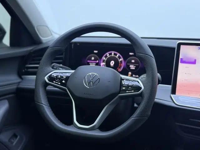 Volkswagen Magotan 2024 300TSI DSG Prestige Edition—A Real Eye-Catcher — миниатюра 12