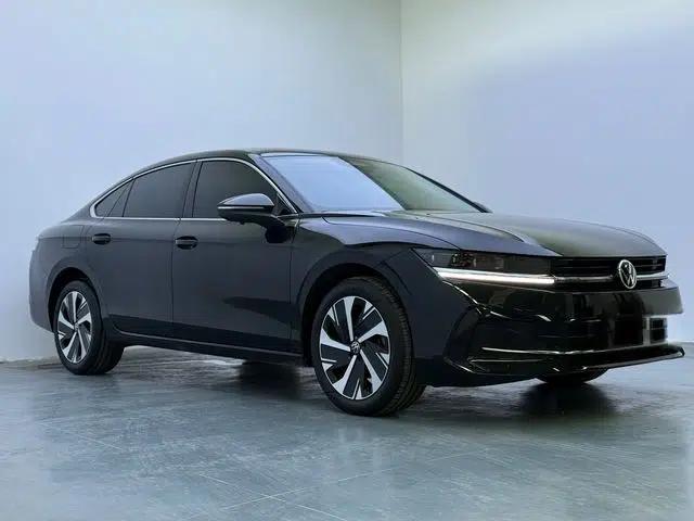 Volkswagen Magotan 2024 300TSI DSG Prestige Edition—A Real Eye-Catcher — миниатюра 3