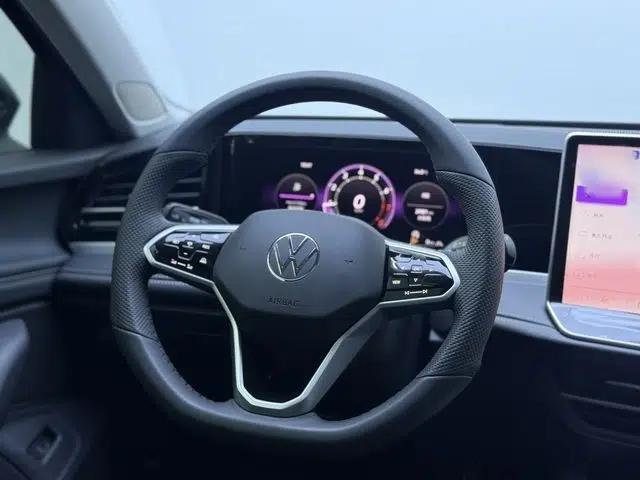 Volkswagen Magotan 2024 300TSI DSG Prestige Edition—A Real Eye-Catcher — миниатюра 22