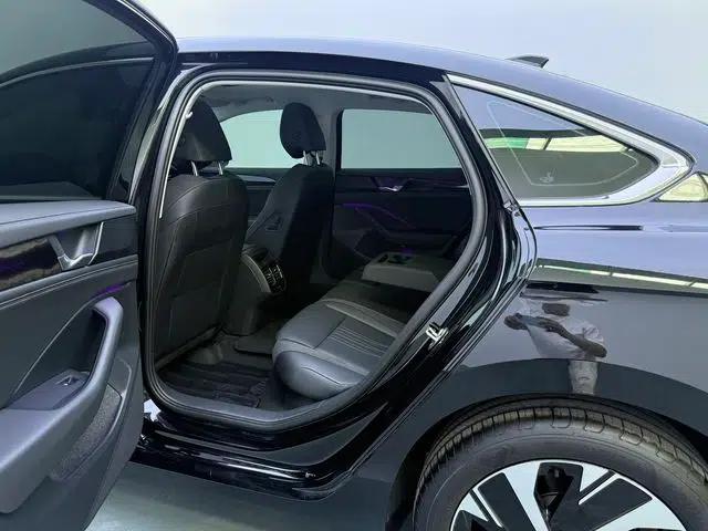 Volkswagen Magotan 2024 300TSI DSG Prestige Edition—A Real Eye-Catcher — миниатюра 24