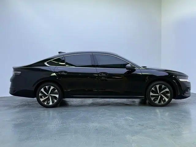 Volkswagen Magotan 2024 300TSI DSG Prestige Edition—A Real Eye-Catcher — миниатюра 4