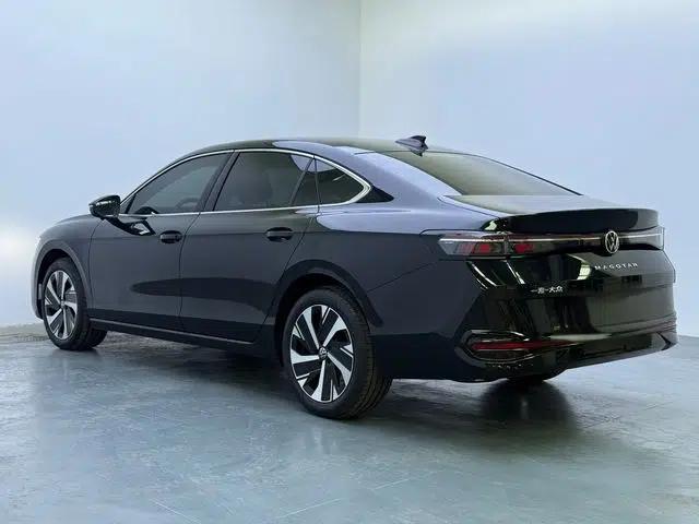 Volkswagen Magotan 2024 300TSI DSG Prestige Edition—A Real Eye-Catcher — миниатюра 6
