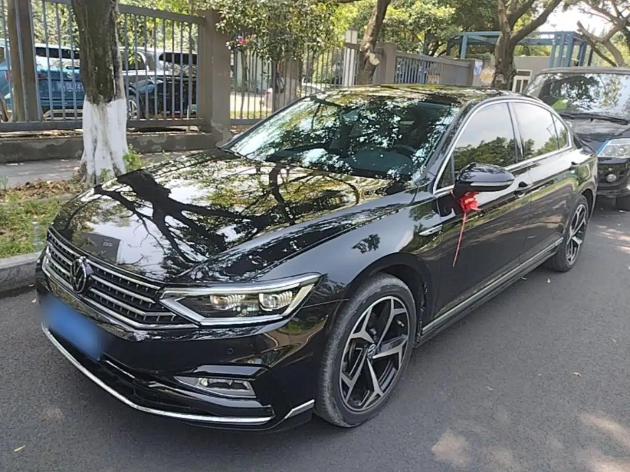Volkswagen Magotan 2023 2 Million Units Commemorative Edition 330TSI DSG Luxury Version — миниатюра 1
