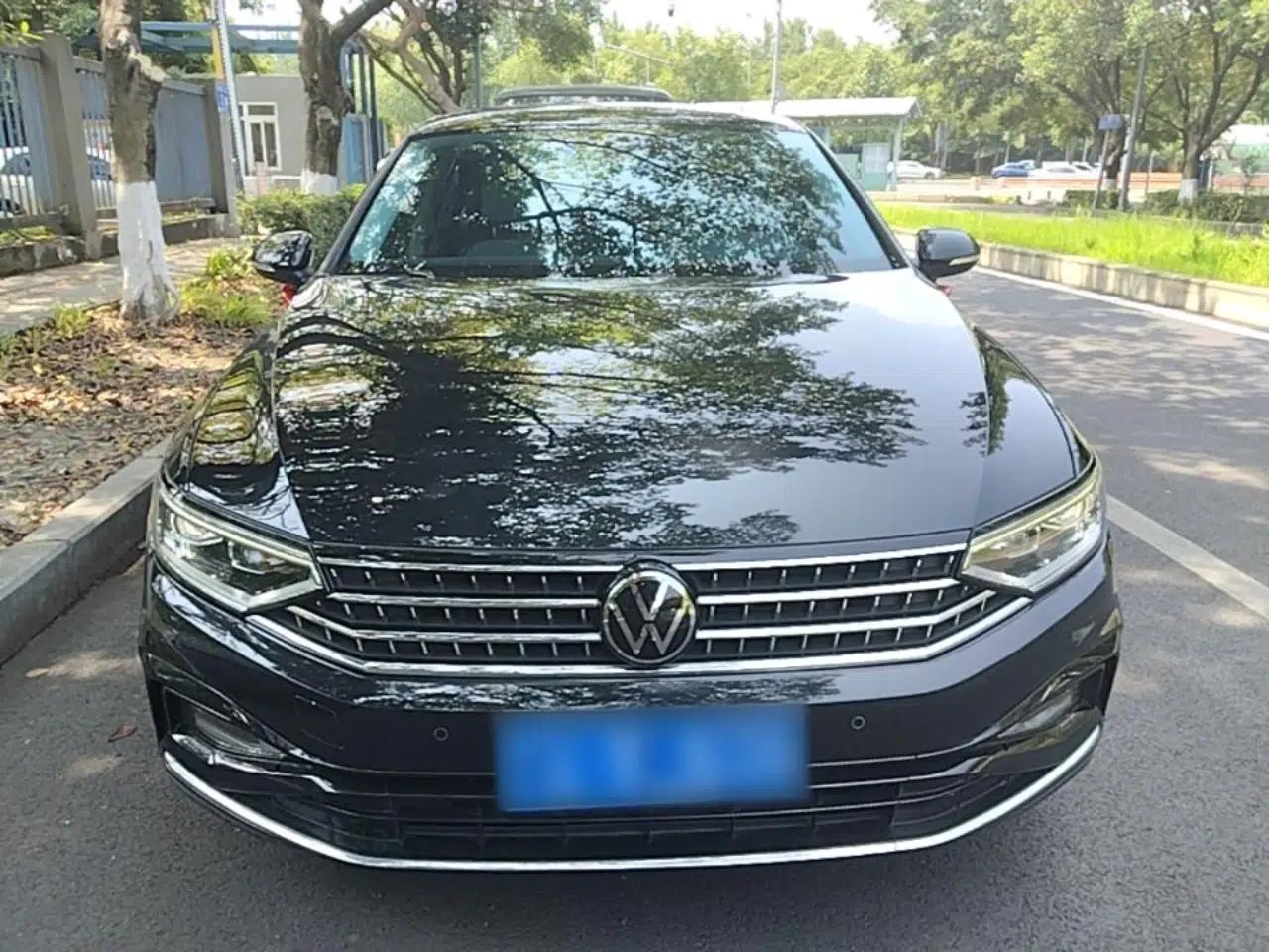 Volkswagen Magotan 2023 2 Million Units Commemorative Edition 330TSI DSG Luxury Version — миниатюра 2