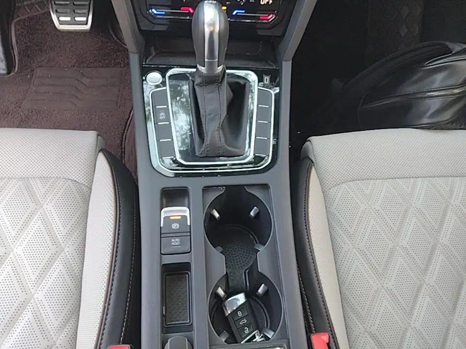 Volkswagen Magotan 2023 2 Million Units Commemorative Edition 330TSI DSG Luxury Version — миниатюра 16