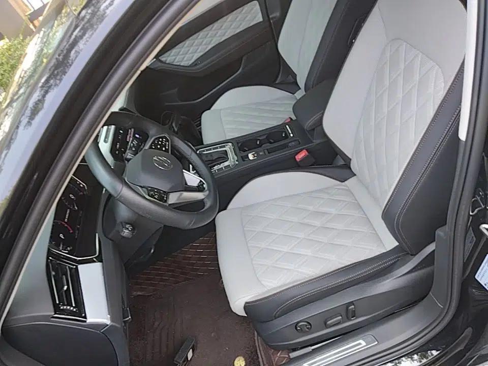 Volkswagen Magotan 2023 2 Million Units Commemorative Edition 330TSI DSG Luxury Version — миниатюра 17