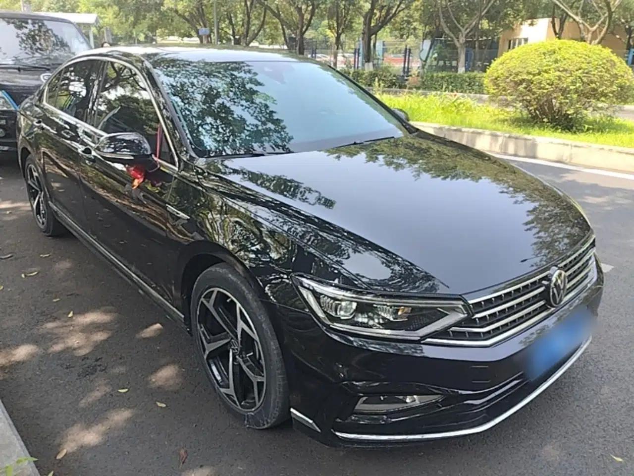 Volkswagen Magotan 2023 2 Million Units Commemorative Edition 330TSI DSG Luxury Version — миниатюра 3