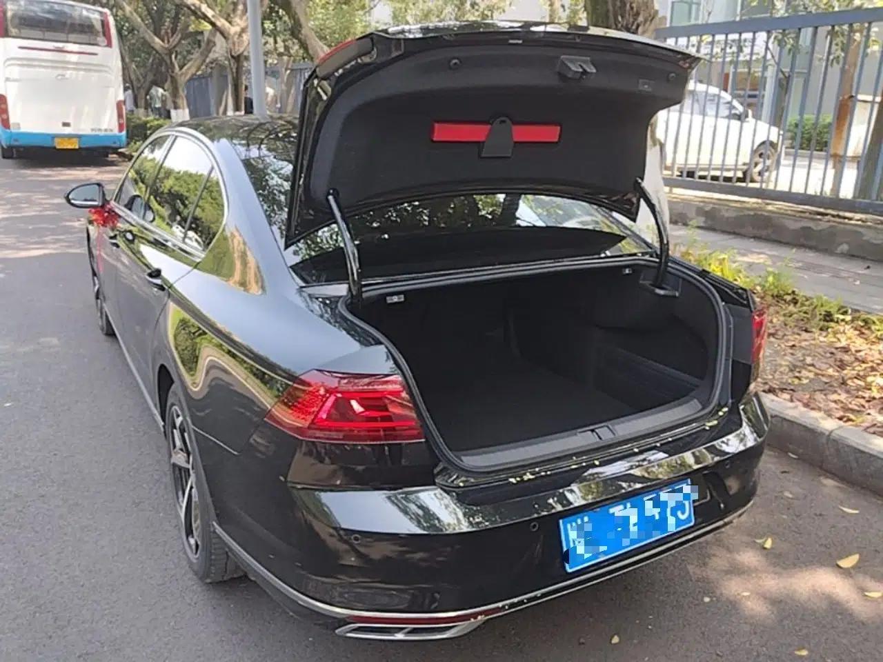Volkswagen Magotan 2023 2 Million Units Commemorative Edition 330TSI DSG Luxury Version — миниатюра 22