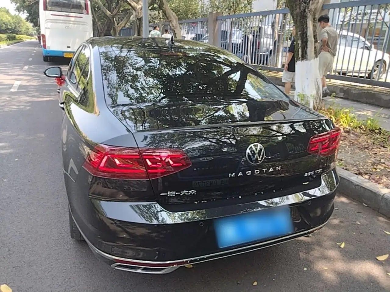 Volkswagen Magotan 2023 2 Million Units Commemorative Edition 330TSI DSG Luxury Version — миниатюра 5