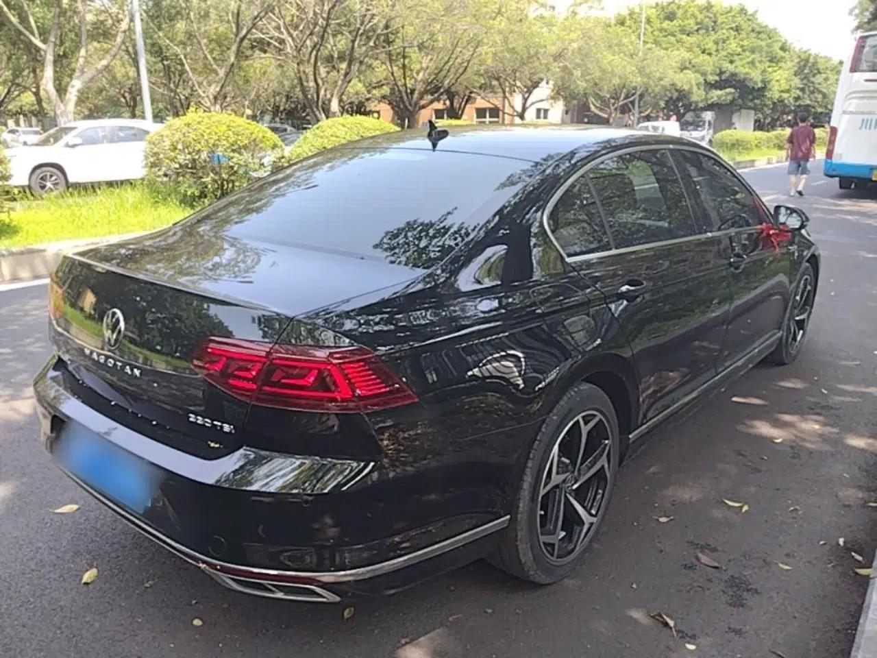 Volkswagen Magotan 2023 2 Million Units Commemorative Edition 330TSI DSG Luxury Version — миниатюра 6