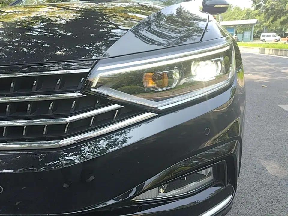 Volkswagen Magotan 2023 2 Million Units Commemorative Edition 330TSI DSG Luxury Version — миниатюра 8