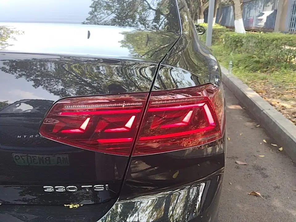 Volkswagen Magotan 2023 2 Million Units Commemorative Edition 330TSI DSG Luxury Version — миниатюра 9