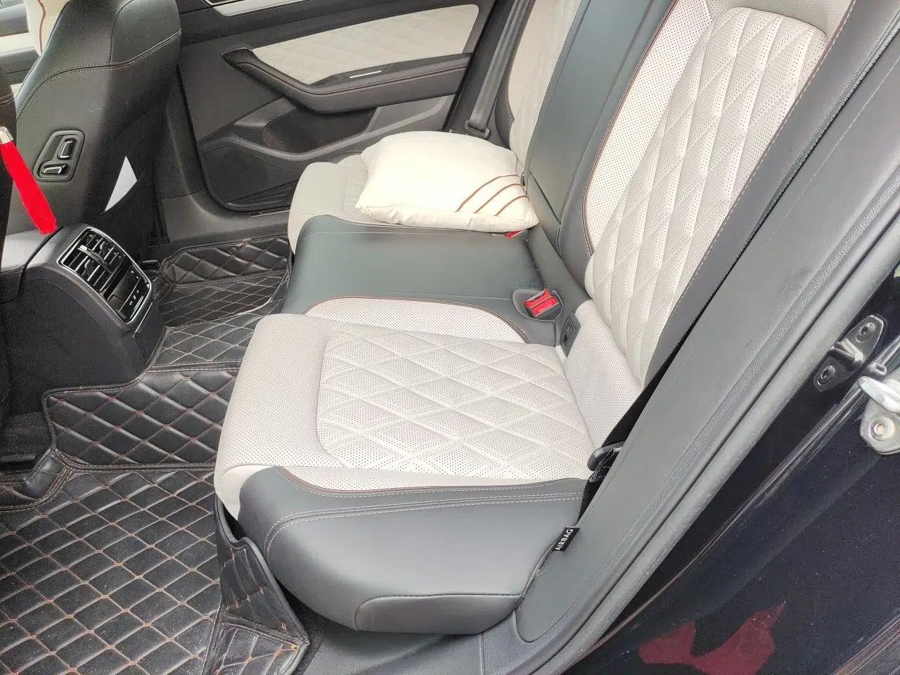 Volkswagen Magotan 2023 2 Million Units Commemorative Edition 330TSI DSG Luxury Version — миниатюра 17
