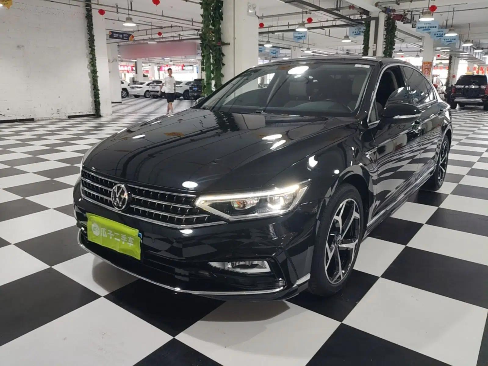 Volkswagen Magotan 2023 2 Million Units Commemorative Edition 330TSI DSG Luxury Version — миниатюра 1