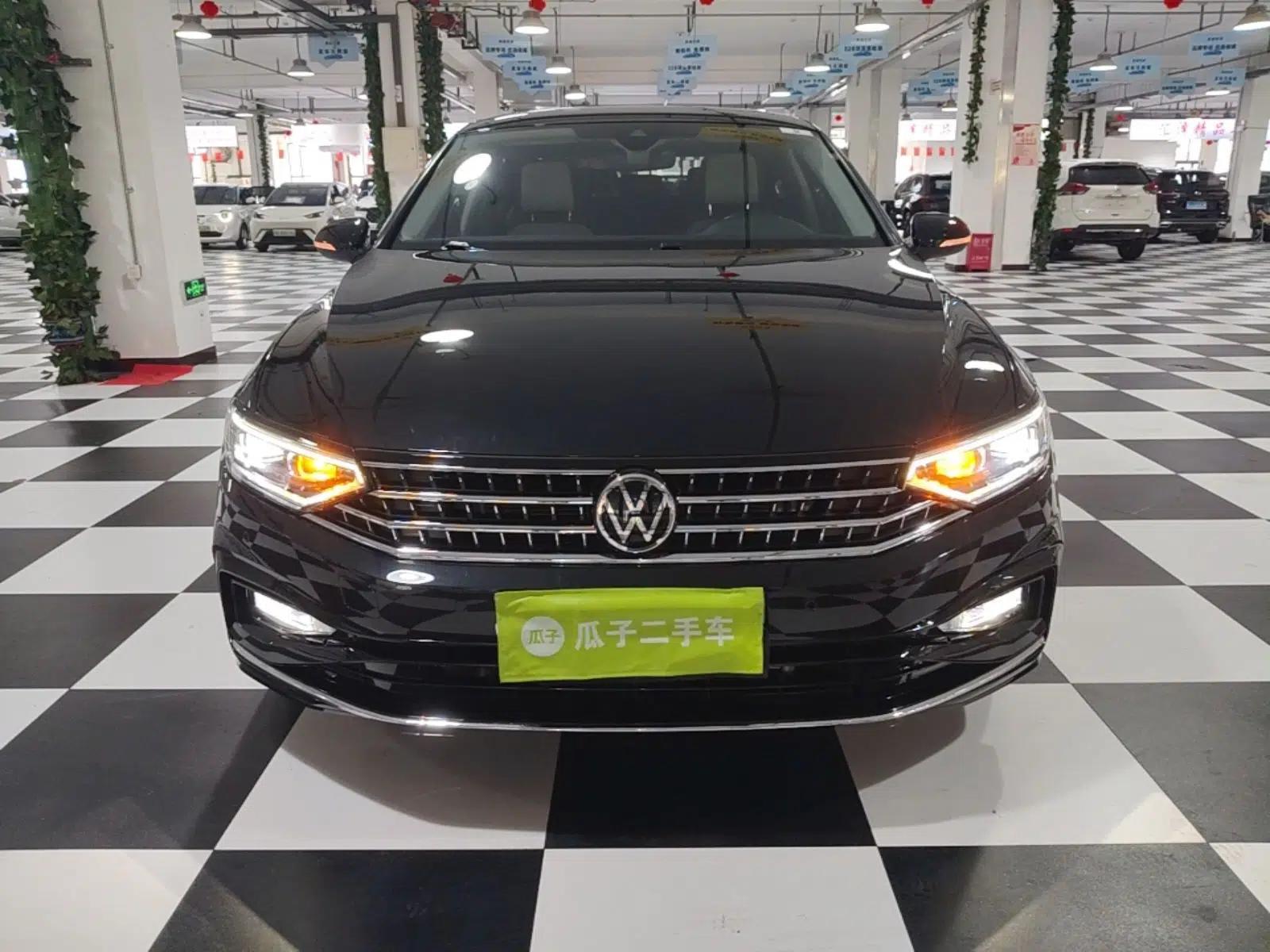 Volkswagen Magotan 2023 2 Million Units Commemorative Edition 330TSI DSG Luxury Version — миниатюра 2