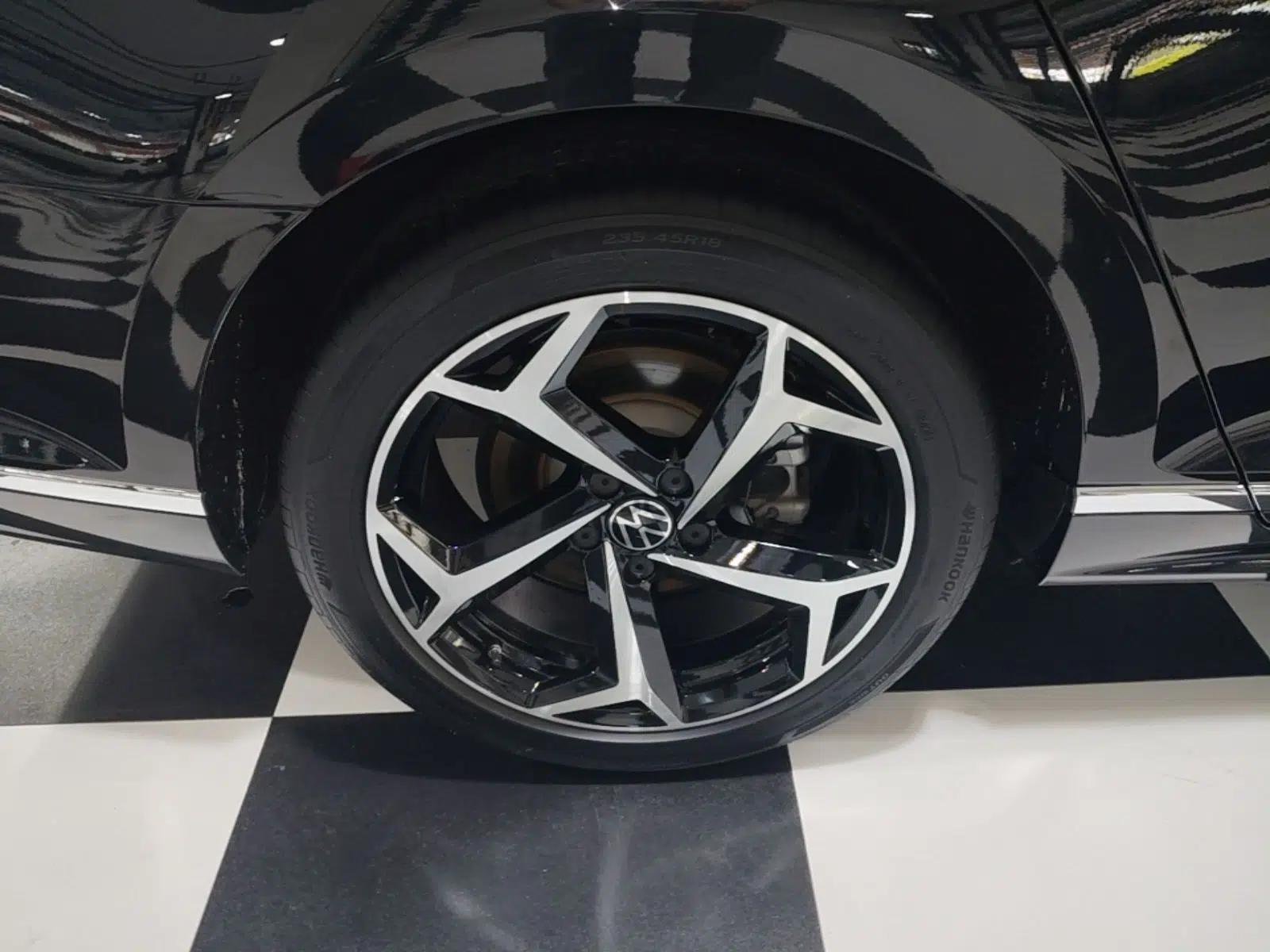 Volkswagen Magotan 2023 2 Million Units Commemorative Edition 330TSI DSG Luxury Version — миниатюра 11