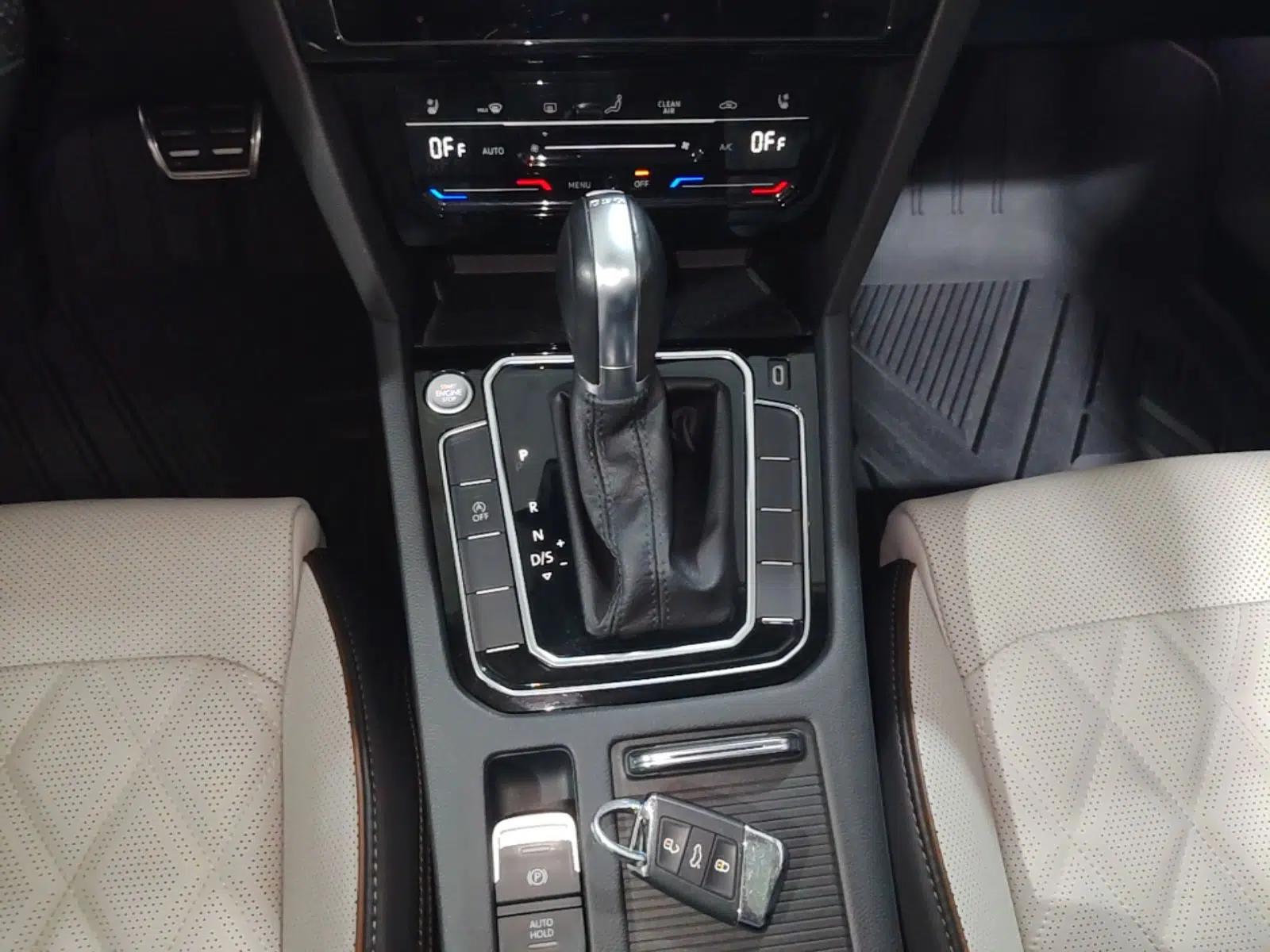 Volkswagen Magotan 2023 2 Million Units Commemorative Edition 330TSI DSG Luxury Version — миниатюра 16