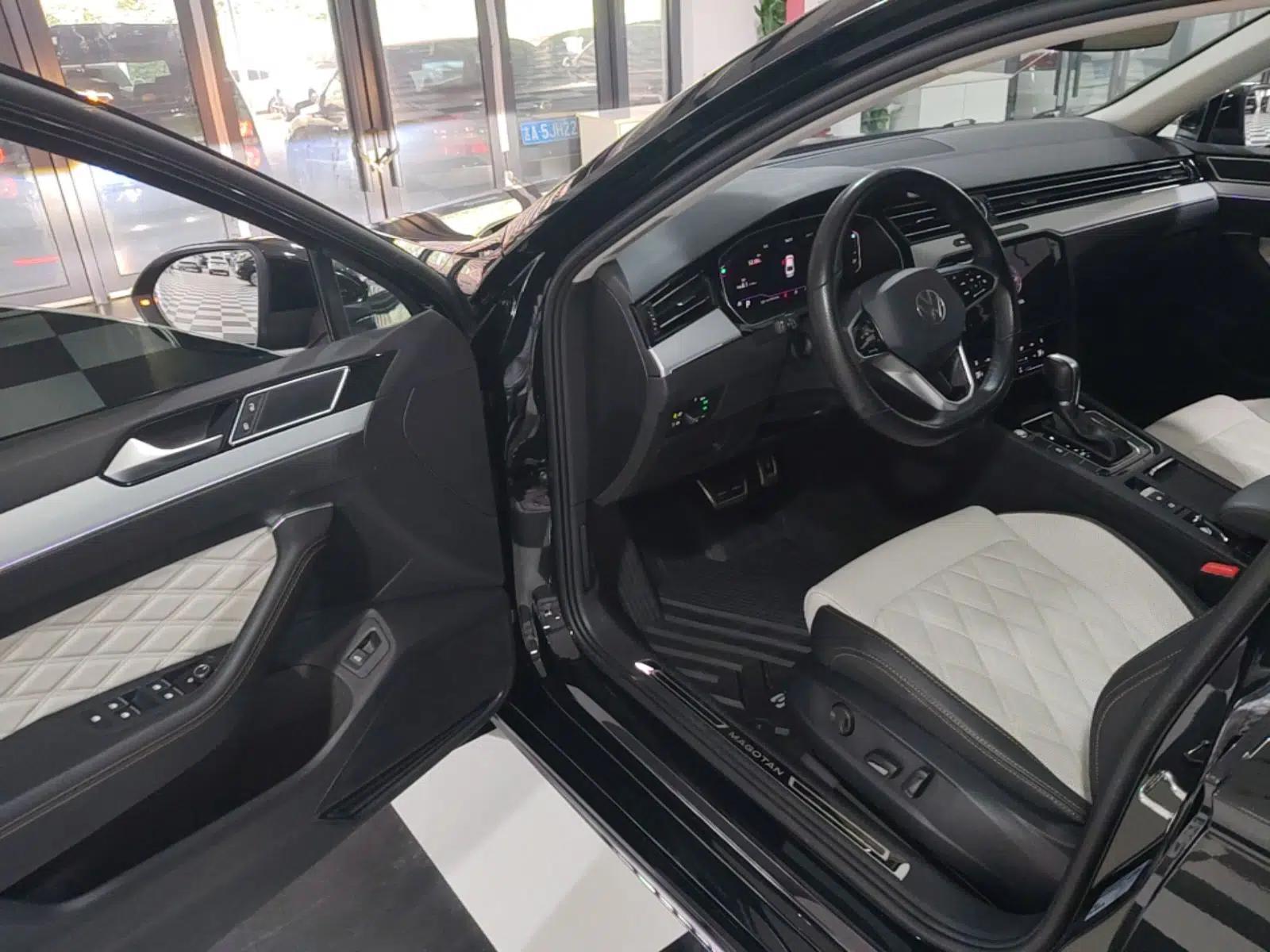 Volkswagen Magotan 2023 2 Million Units Commemorative Edition 330TSI DSG Luxury Version — миниатюра 18