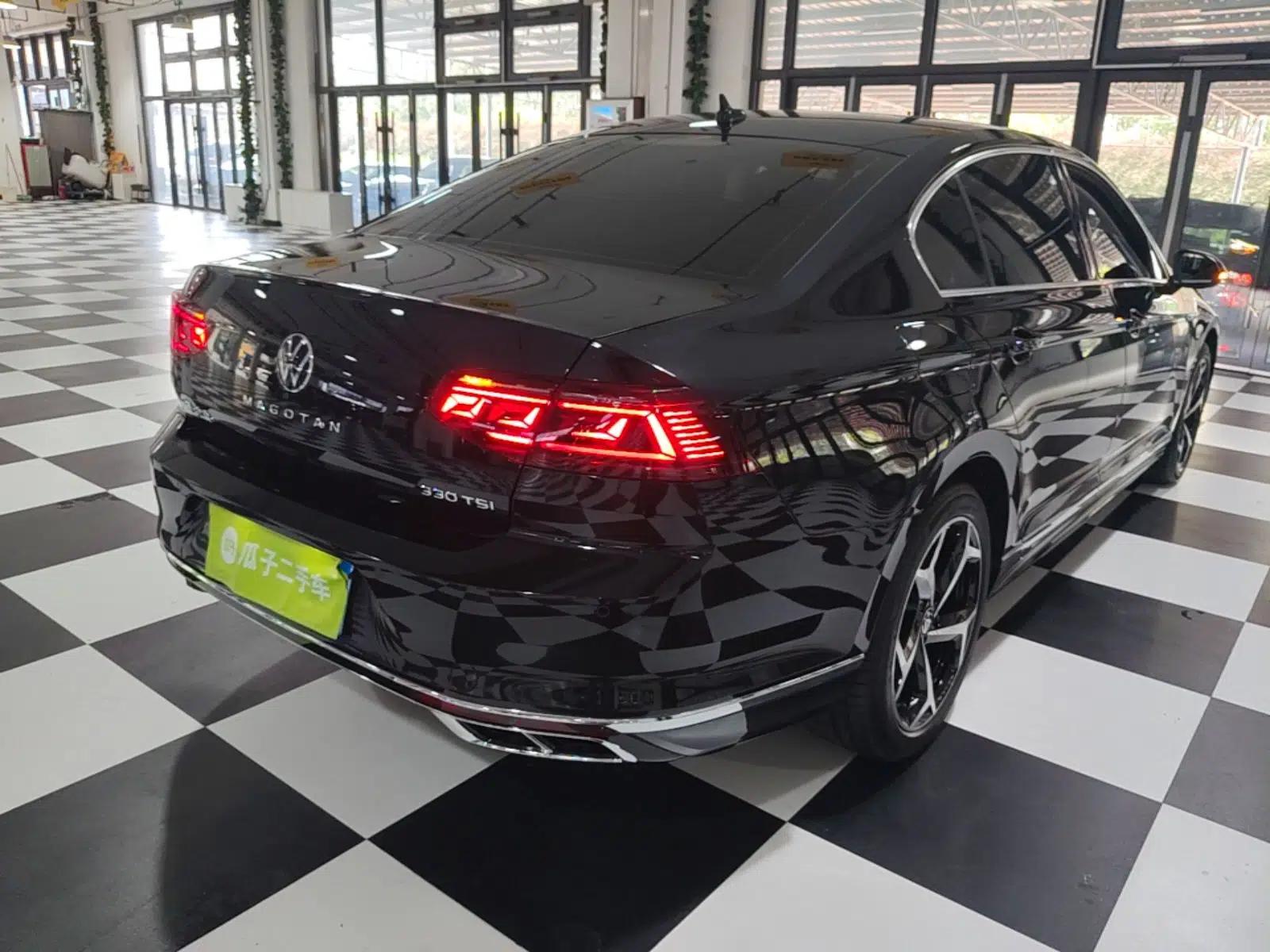 Volkswagen Magotan 2023 2 Million Units Commemorative Edition 330TSI DSG Luxury Version — миниатюра 6