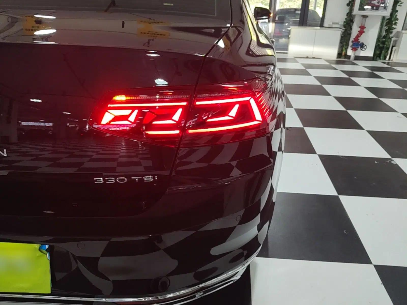 Volkswagen Magotan 2023 2 Million Units Commemorative Edition 330TSI DSG Luxury Version — миниатюра 9