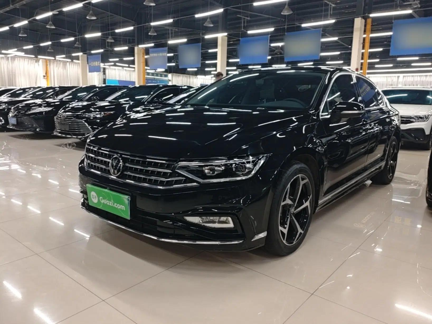 Volkswagen Magotan 2025 Zhongxiang Version 330TSI DSG Luxury Edition — миниатюра 1