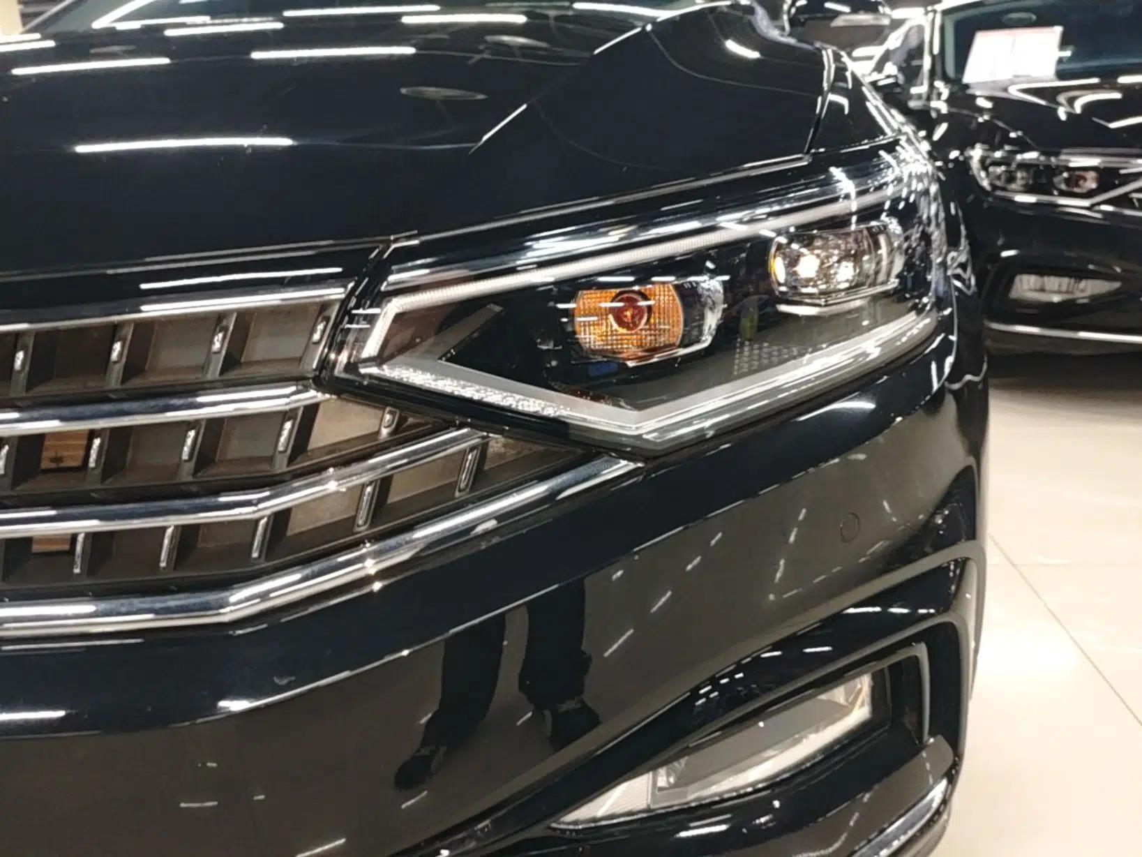 Volkswagen Magotan 2025 Zhongxiang Version 330TSI DSG Luxury Edition — миниатюра 8