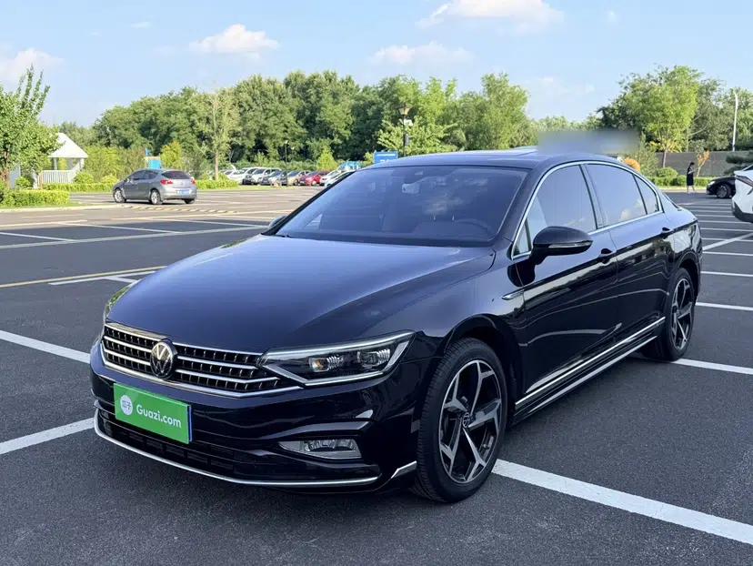 Volkswagen Magotan 2023 2 Million Units Commemorative Edition 330TSI DSG Luxury Version — миниатюра 1