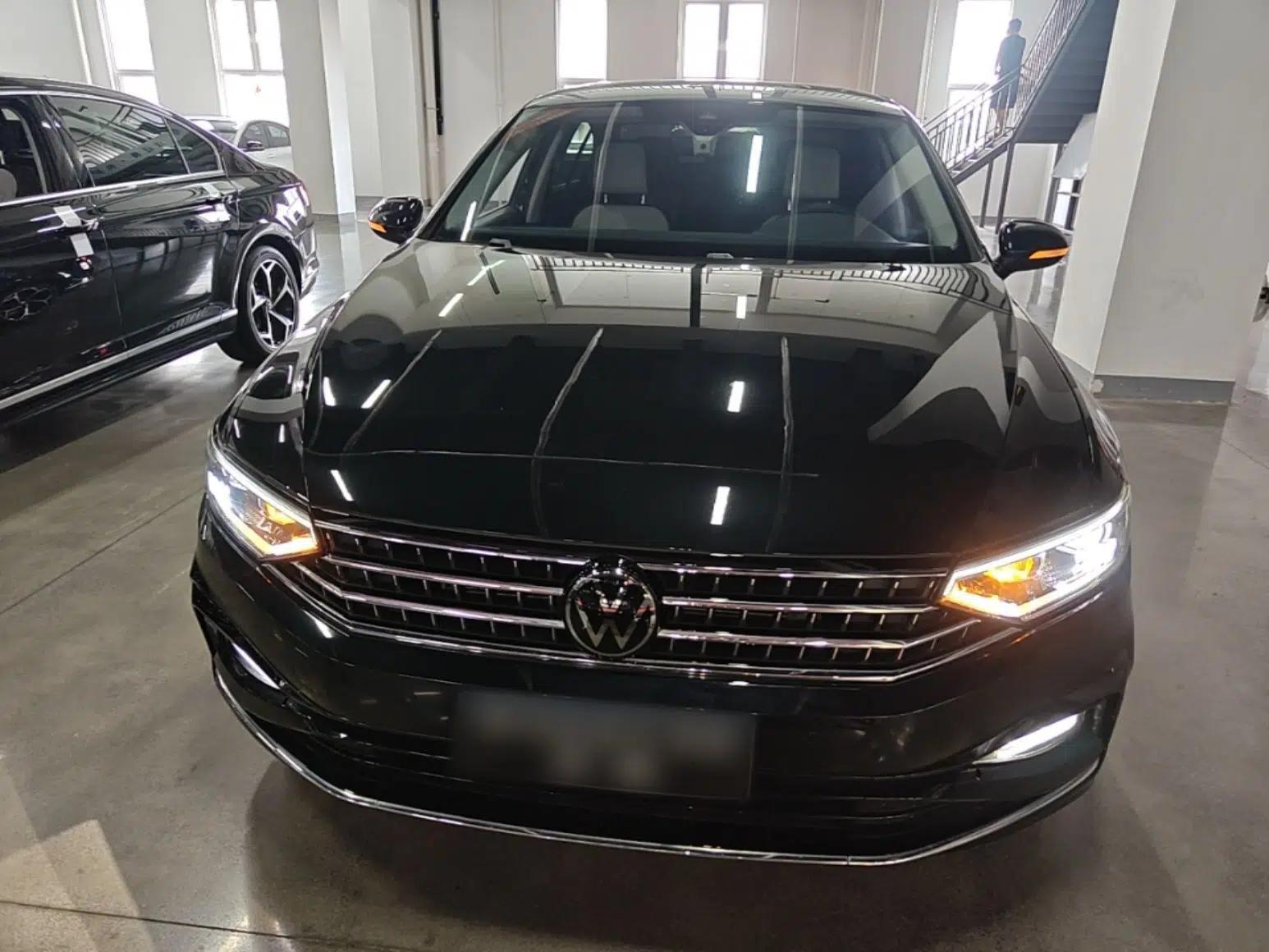 Volkswagen Magotan 2023 2 Million Units Commemorative Edition 330TSI DSG Luxury Version — миниатюра 2