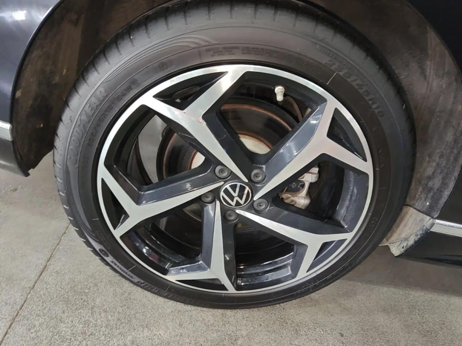 Volkswagen Magotan 2023 2 Million Units Commemorative Edition 330TSI DSG Luxury Version — миниатюра 11