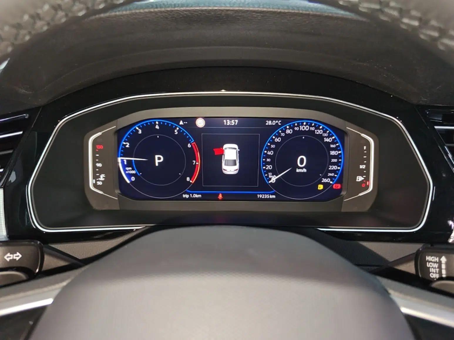 Volkswagen Magotan 2023 2 Million Units Commemorative Edition 330TSI DSG Luxury Version — миниатюра 20