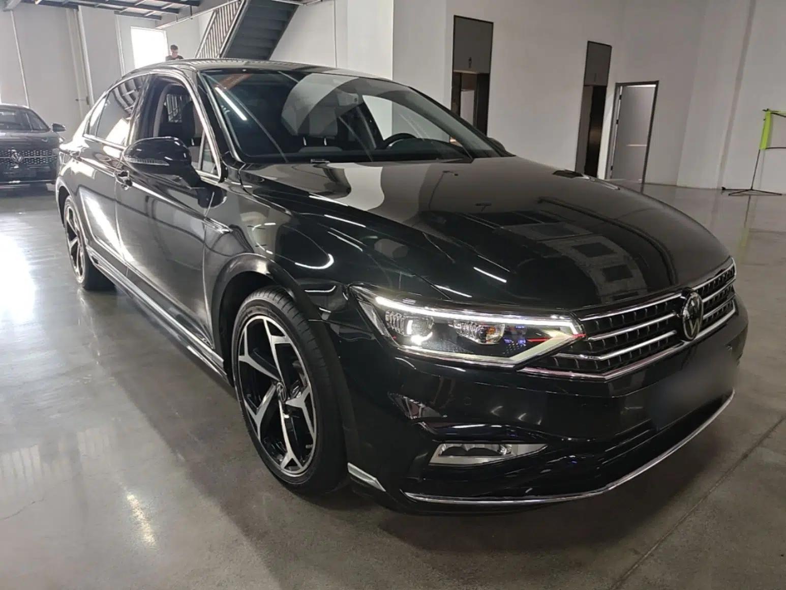 Volkswagen Magotan 2023 2 Million Units Commemorative Edition 330TSI DSG Luxury Version — миниатюра 3