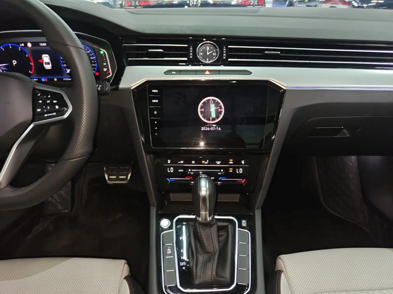 Volkswagen Magotan 2023 2 Million Units Commemorative Edition 330TSI DSG Luxury Version — миниатюра 21