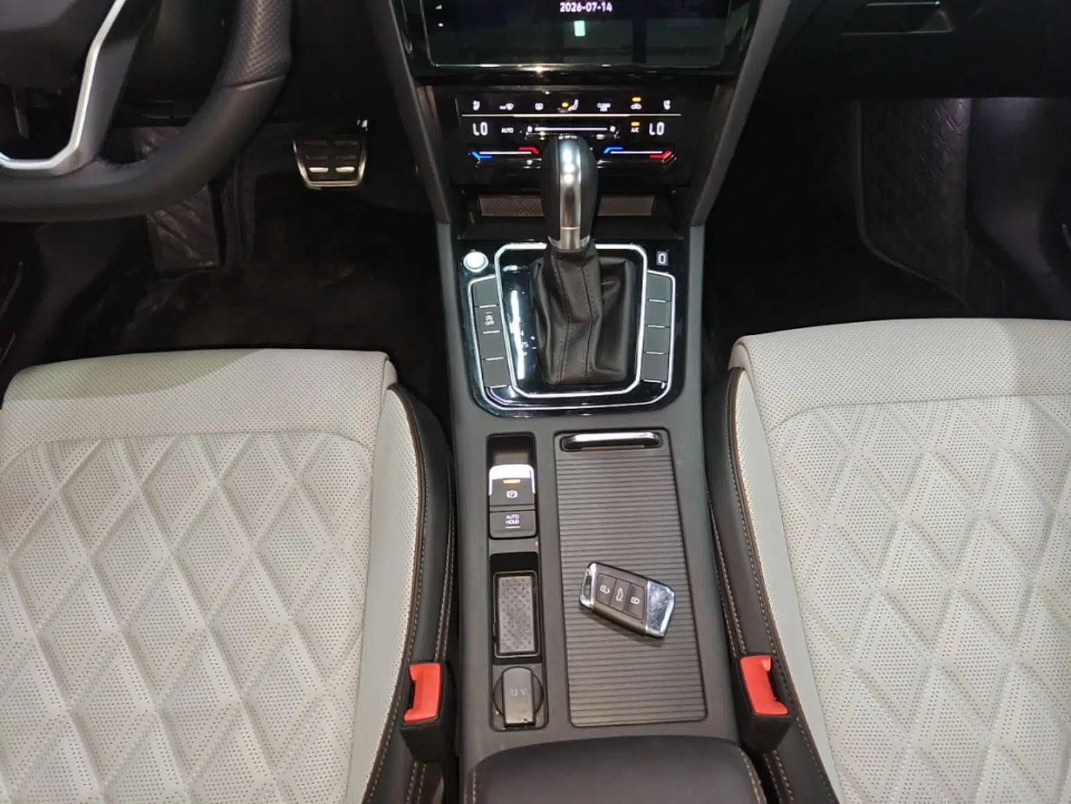 Volkswagen Magotan 2023 2 Million Units Commemorative Edition 330TSI DSG Luxury Version — миниатюра 22