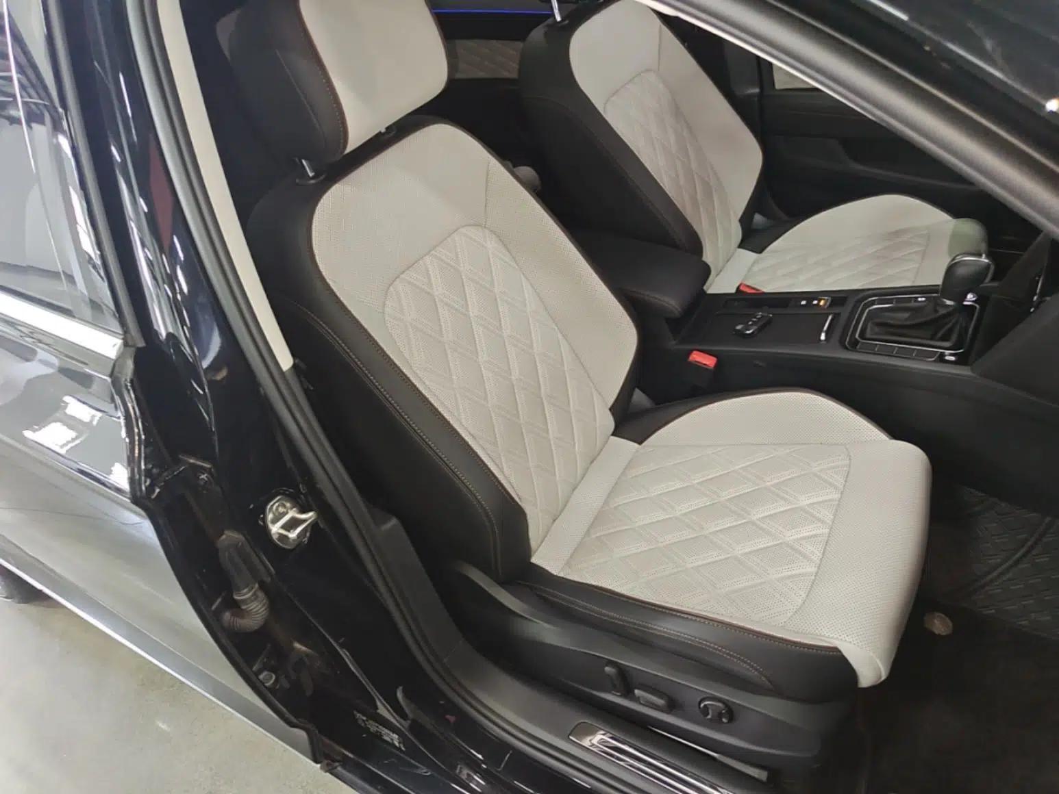 Volkswagen Magotan 2023 2 Million Units Commemorative Edition 330TSI DSG Luxury Version — миниатюра 25