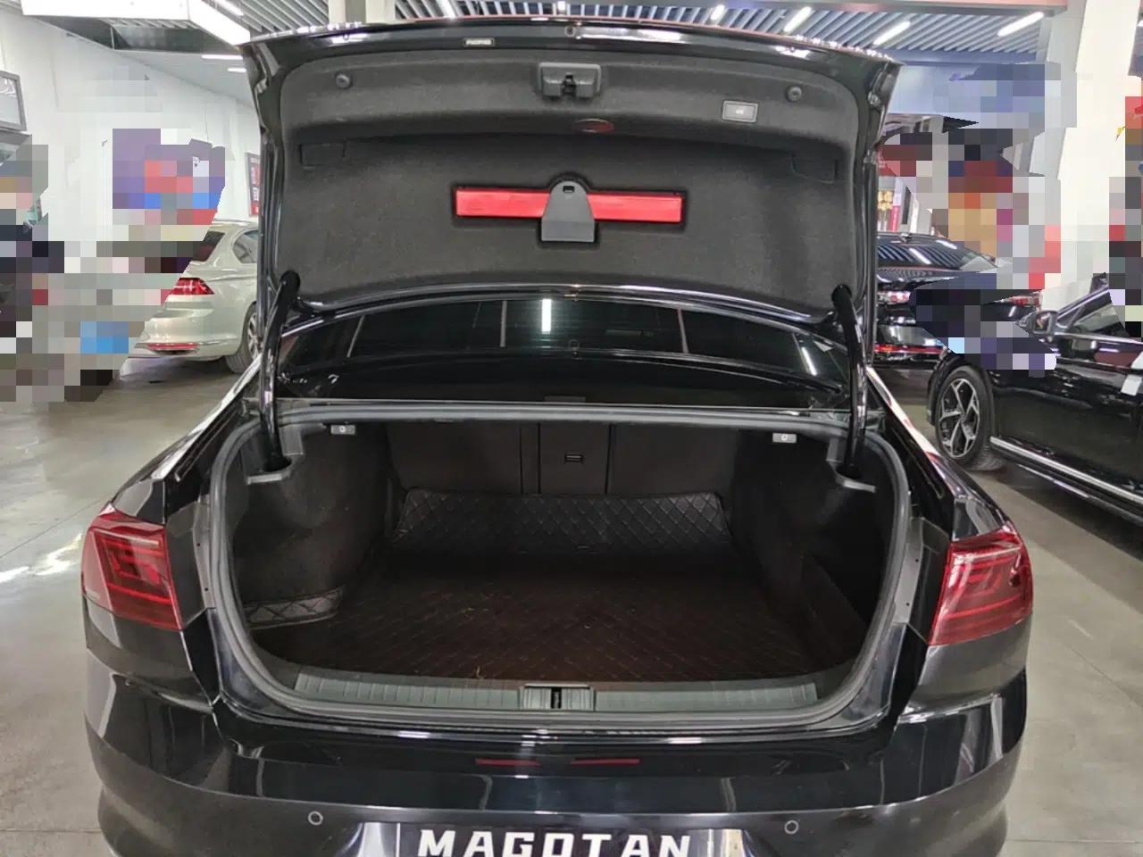 Volkswagen Magotan 2023 2 Million Units Commemorative Edition 330TSI DSG Luxury Version — миниатюра 28