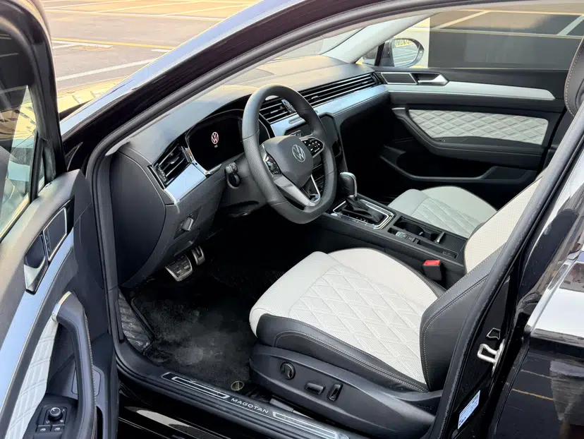 Volkswagen Magotan 2023 2 Million Units Commemorative Edition 330TSI DSG Luxury Version — миниатюра 29