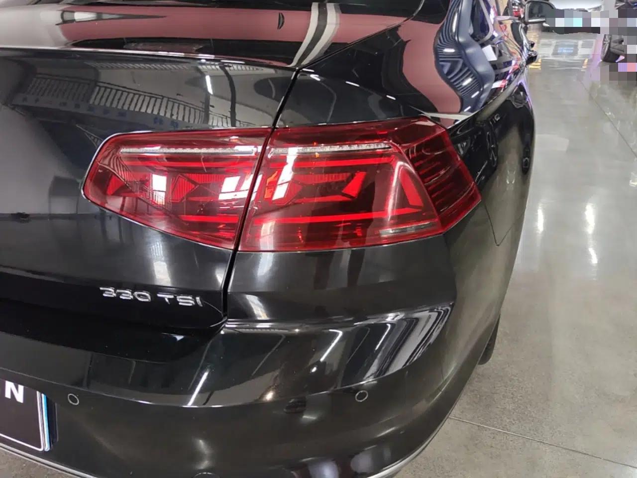 Volkswagen Magotan 2023 2 Million Units Commemorative Edition 330TSI DSG Luxury Version — миниатюра 9