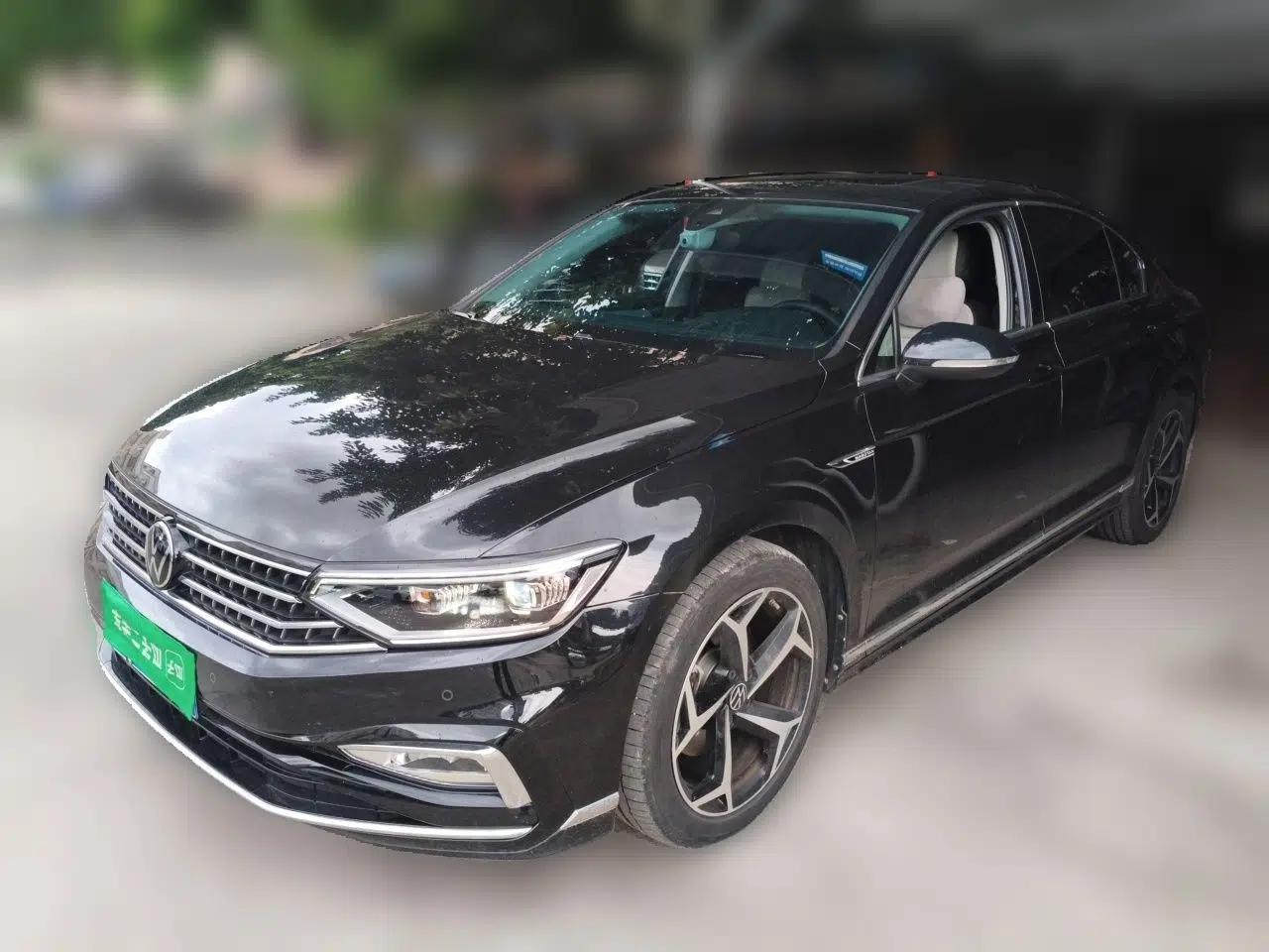 Volkswagen Magotan 2023 2 Million Units Commemorative Edition 330TSI DSG Luxury Version — миниатюра 1