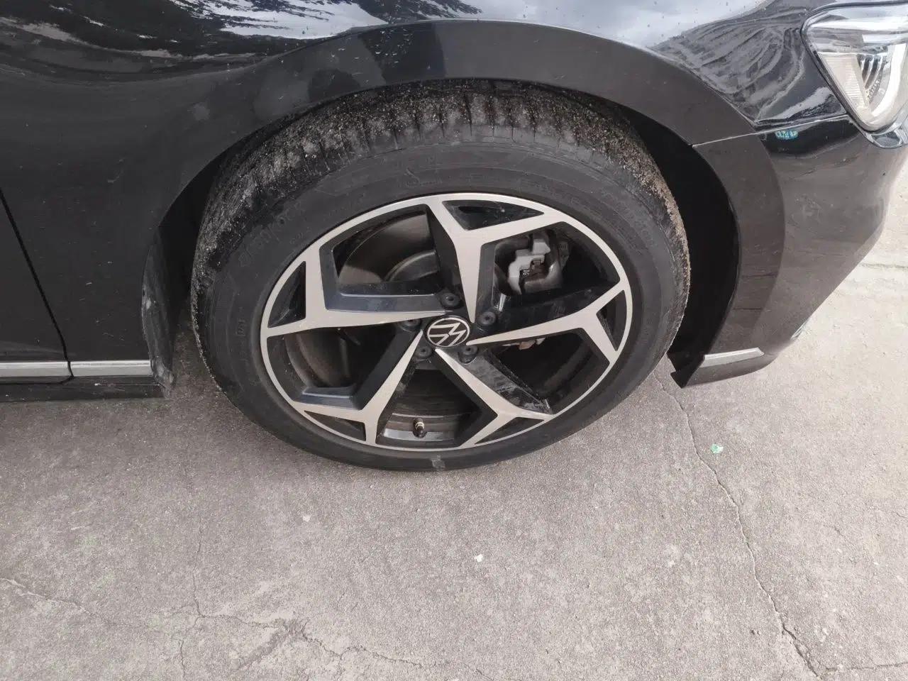 Volkswagen Magotan 2023 2 Million Units Commemorative Edition 330TSI DSG Luxury Version — миниатюра 8