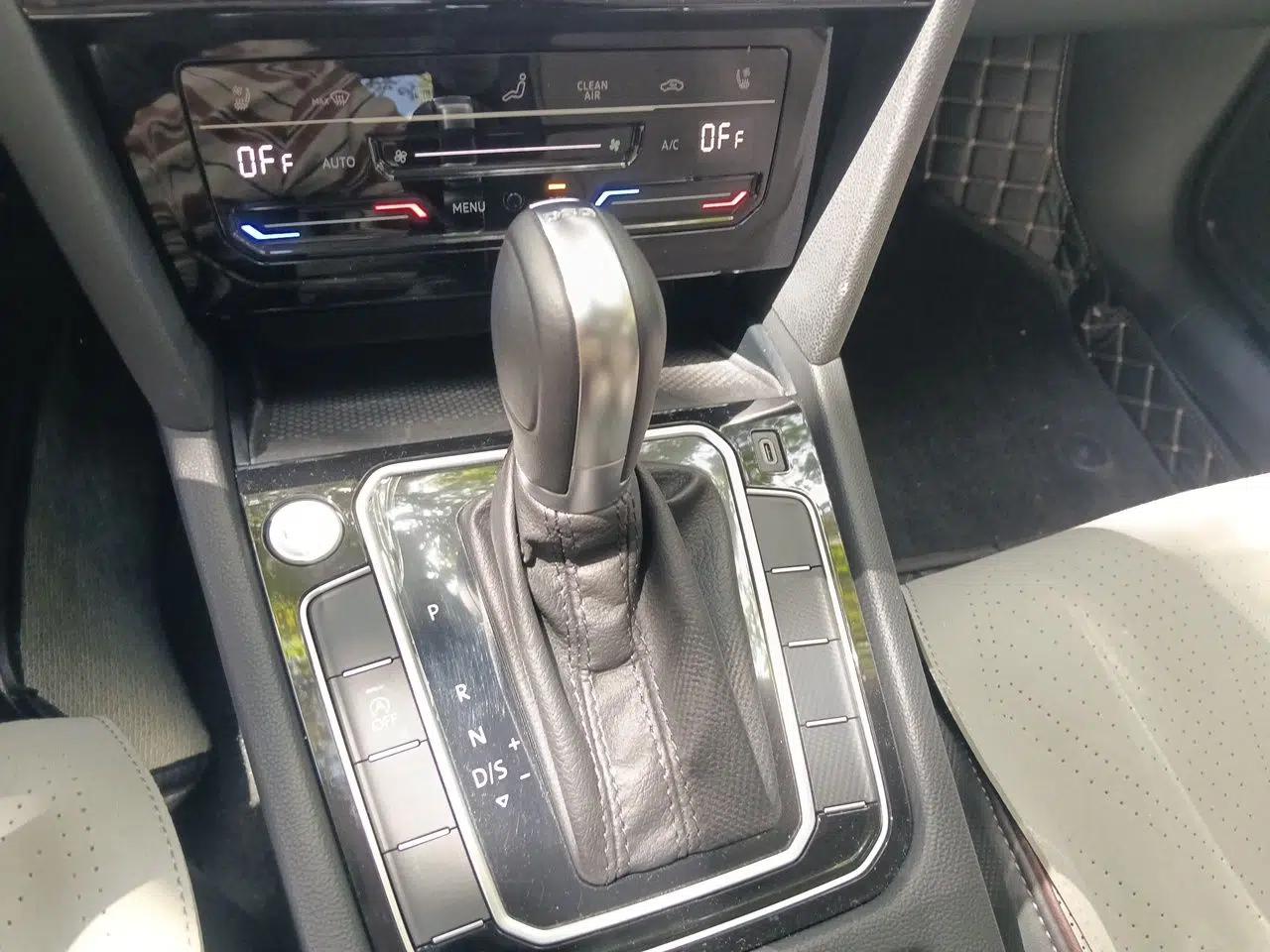Volkswagen Magotan 2023 2 Million Units Commemorative Edition 330TSI DSG Luxury Version — миниатюра 14