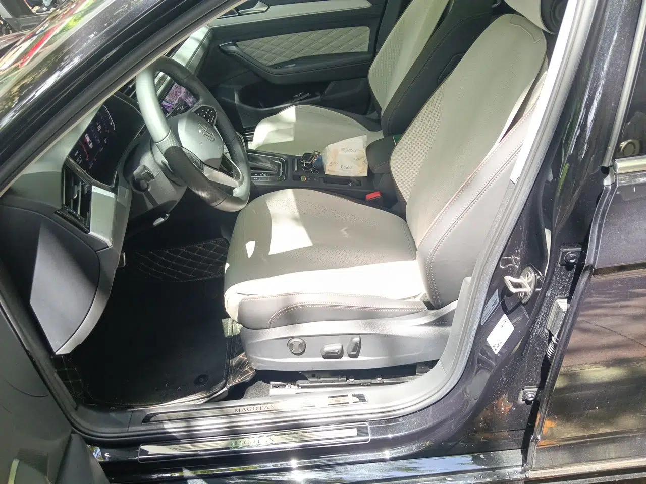 Volkswagen Magotan 2023 2 Million Units Commemorative Edition 330TSI DSG Luxury Version — миниатюра 15