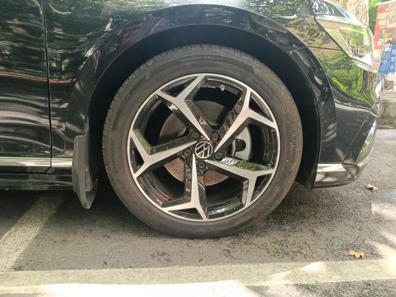 Volkswagen Magotan 2023 2 Million Units Commemorative Edition 330TSI DSG Luxury Version — миниатюра 8