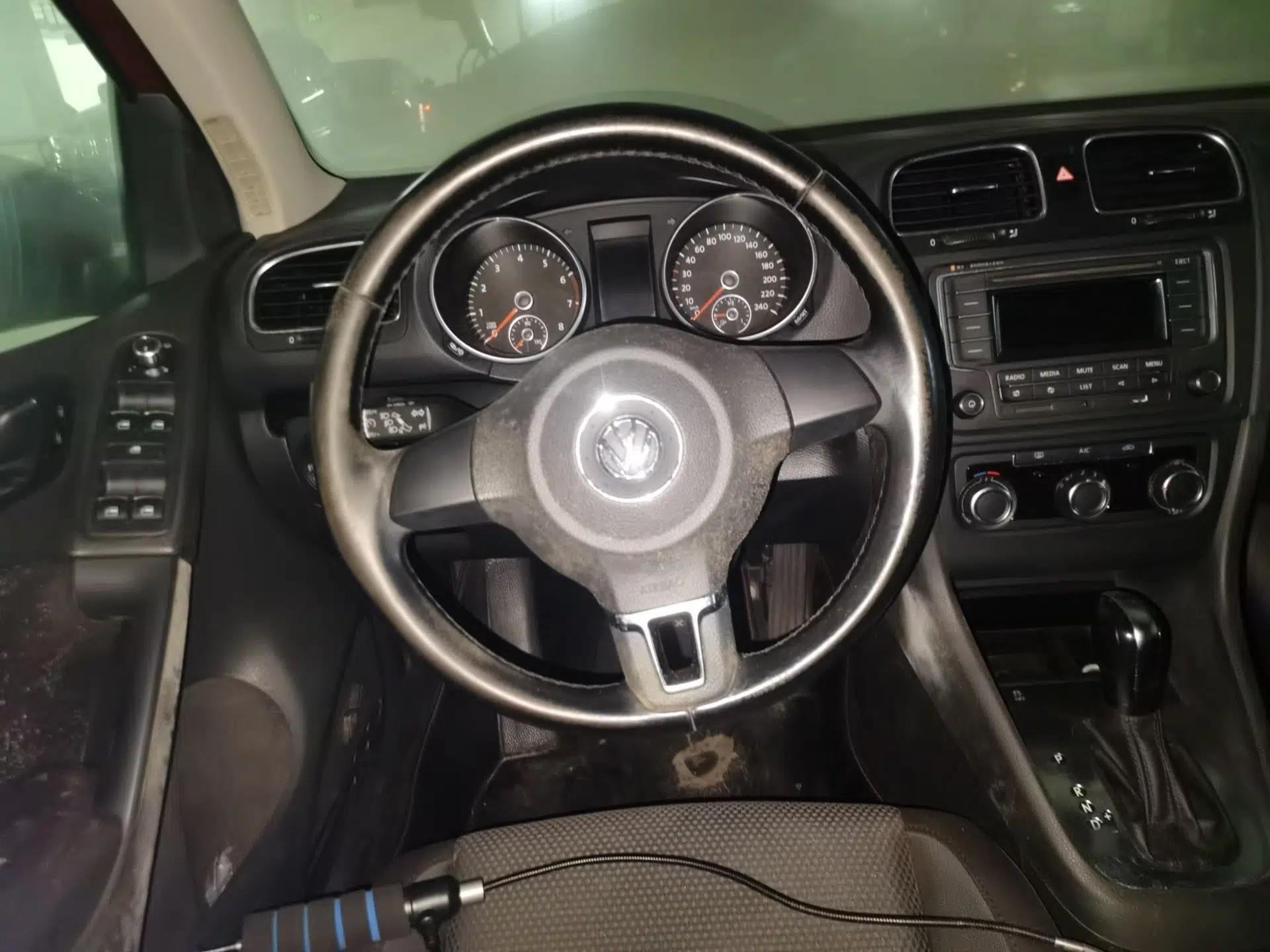 Volkswagen Golf 2014 1.6L Automatic Comfort Model — миниатюра 8