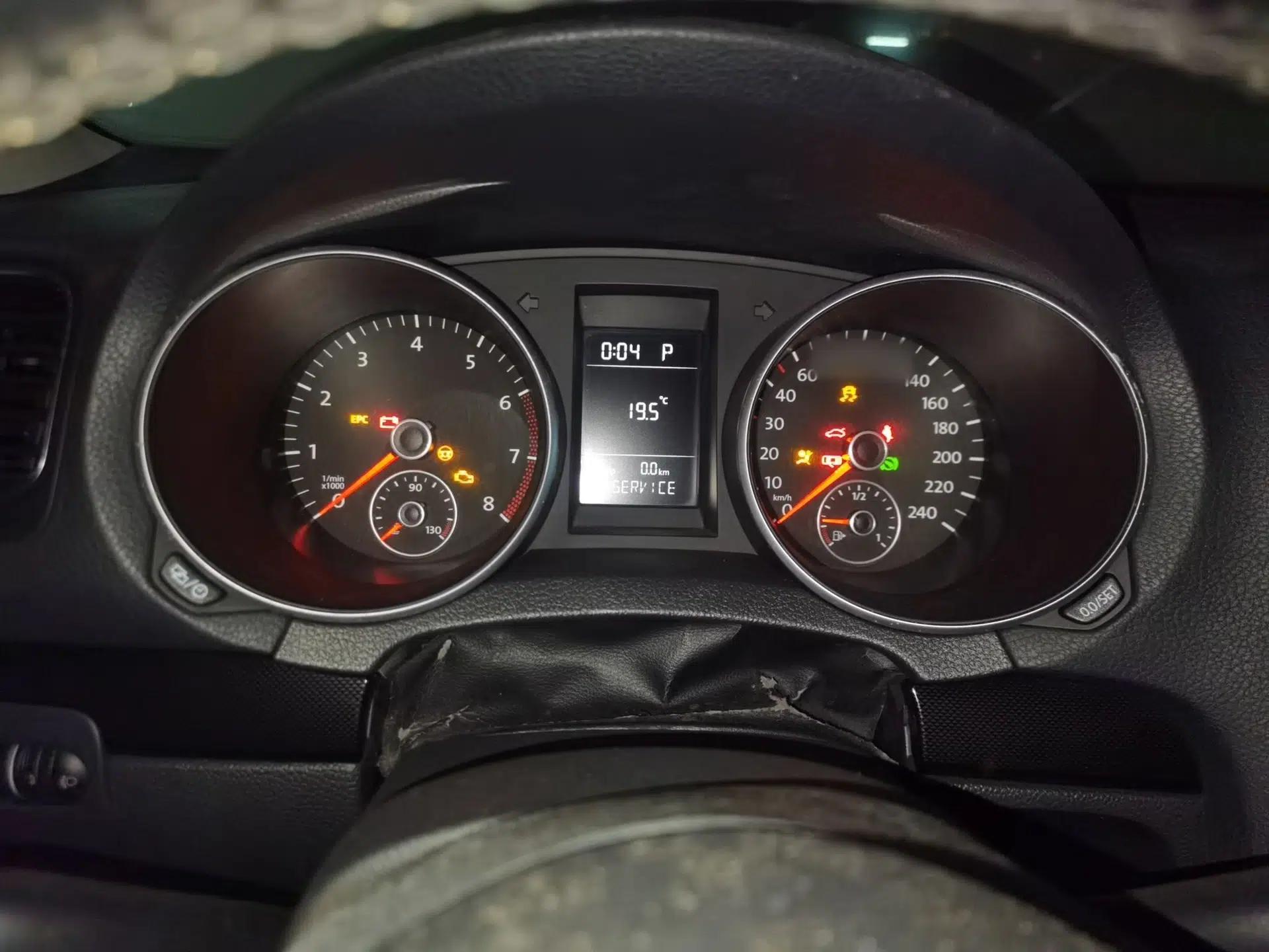 Volkswagen Golf 2014 1.6L Automatic Comfort Model — миниатюра 9