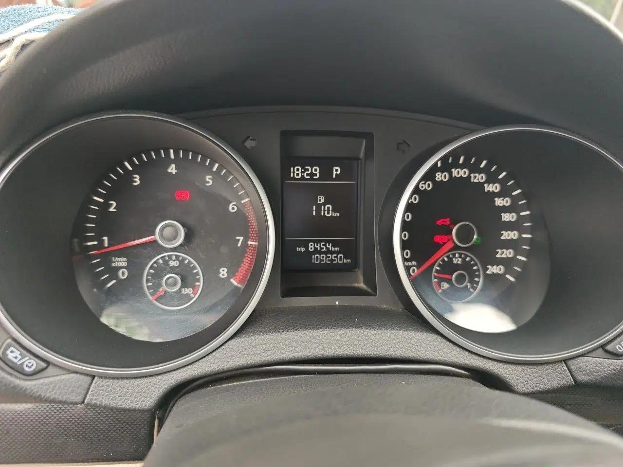 Volkswagen Golf 2012 1.6L Automatic Comfort Model — миниатюра 11