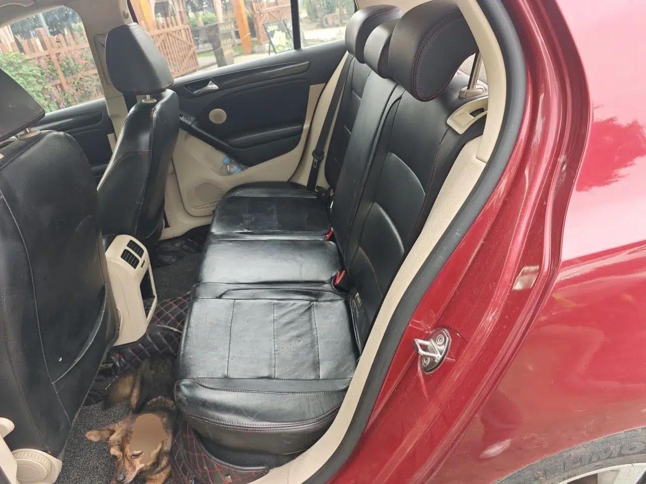 Volkswagen Golf 2012 1.6L Automatic Comfort Model — миниатюра 17