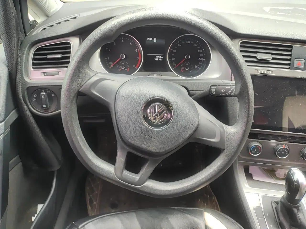 Volkswagen Golf 2016 1.6L Automatic Fashion Model — миниатюра 10