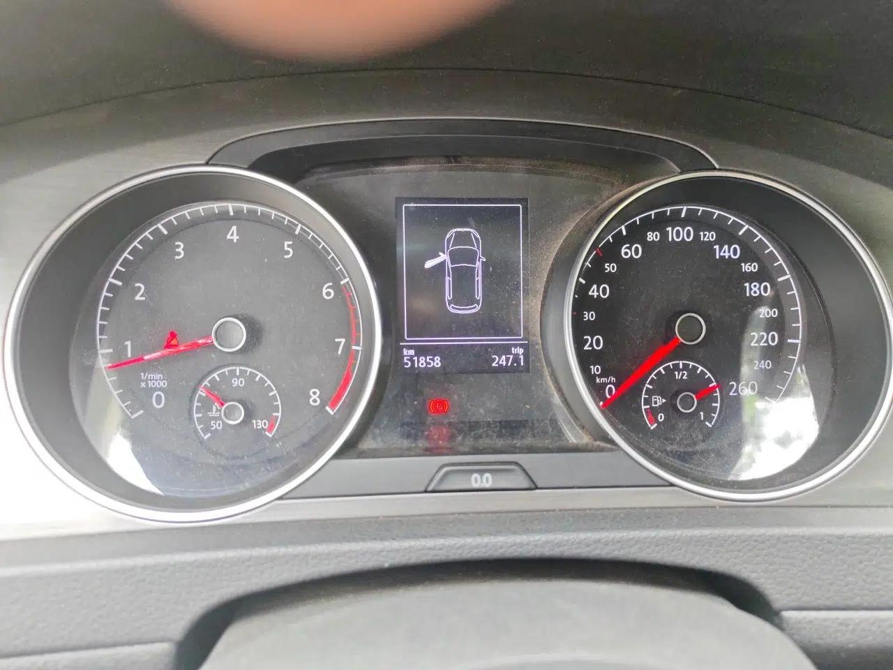 Volkswagen Golf 2016 1.6L Automatic Comfort Model — миниатюра 11