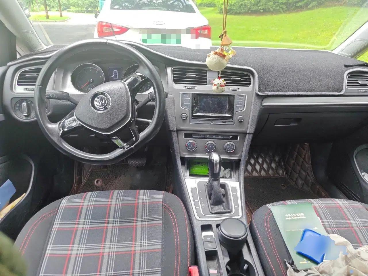 Volkswagen Golf 2016 1.6L Automatic Comfort Model — миниатюра 9