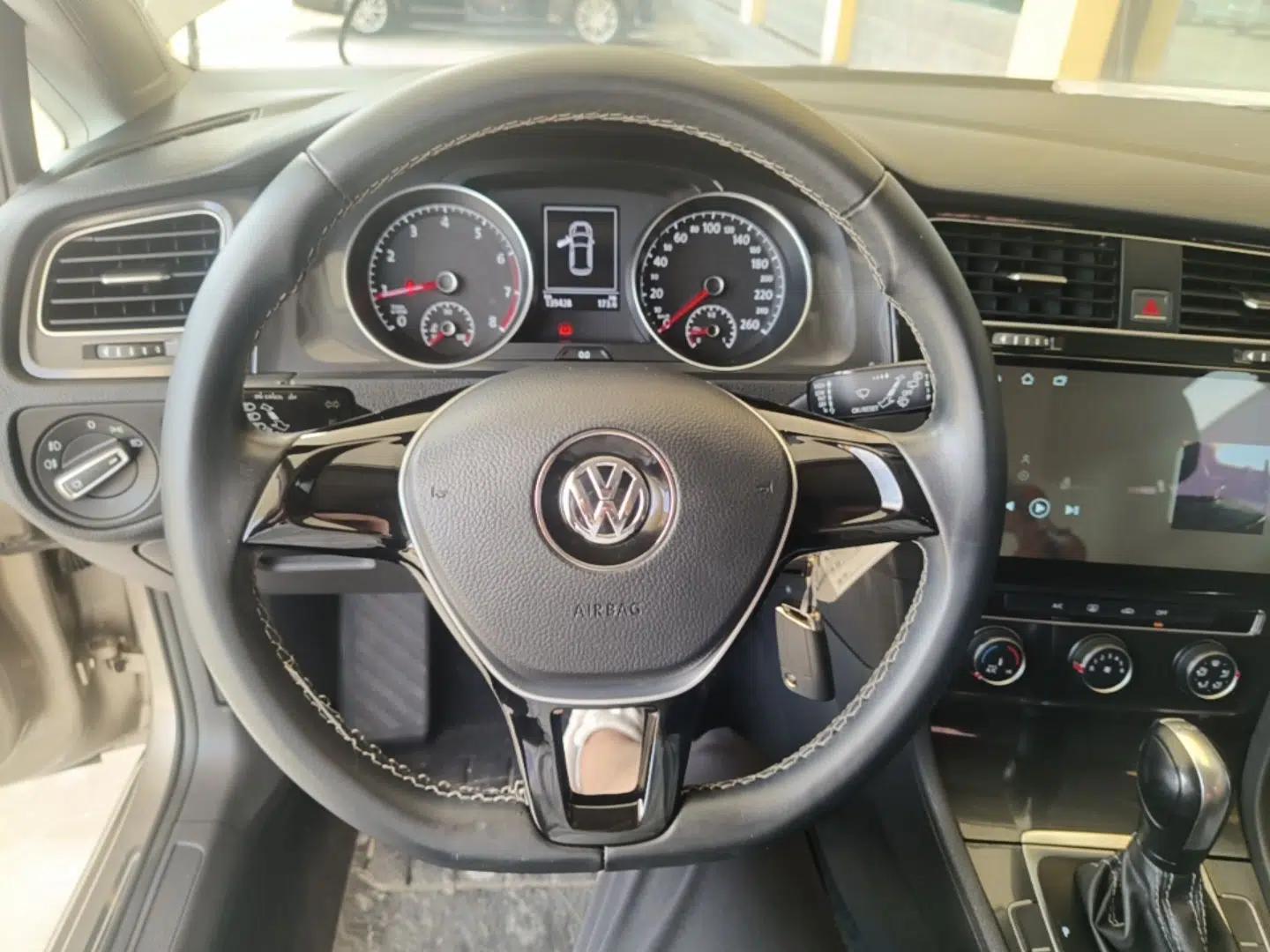 Volkswagen Golf 2017 230TSI Automatic Comfort Edition – Celebrating Milestone of One Million Units — миниатюра 13